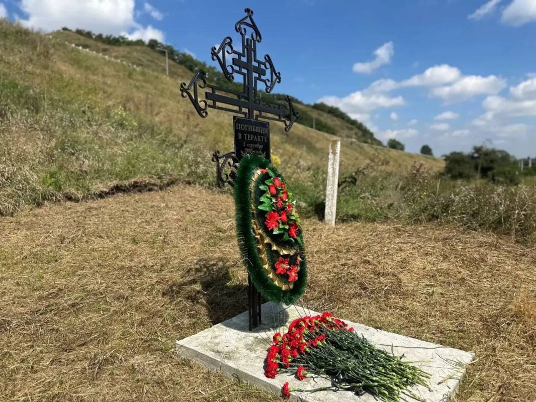 Евгений Моисеев: В День солидарности в борьбе с терроризмом в Кисловодске прошли памятные мероприятия, посвящённые жертвам терактов 2003 года в электропоездах Евгений Моисеев: В День солидарности в борьбе с терроризмом в Кисловодске прошли памятные мероприятия, посвящённые жертвам терактов 2003 года в электропоездах