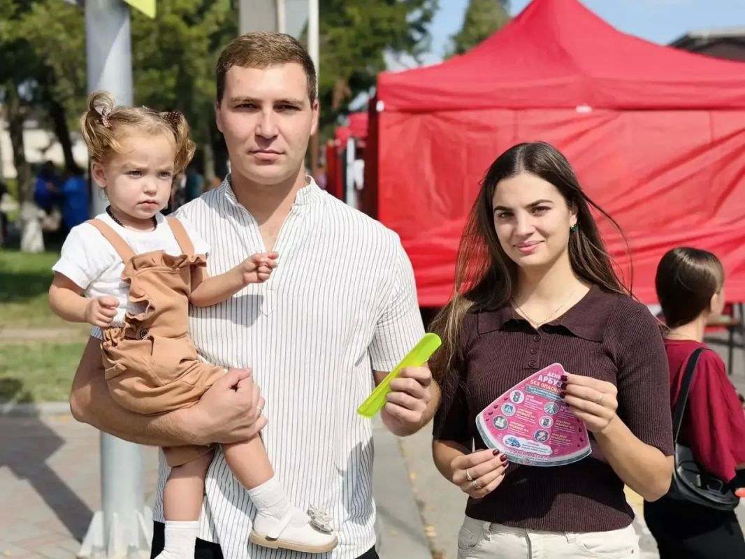В станице Курской на арбузном фестивале детям напомнили о безопасности на дороге В станице Курской на арбузном фестивале детям напомнили о безопасности на дороге