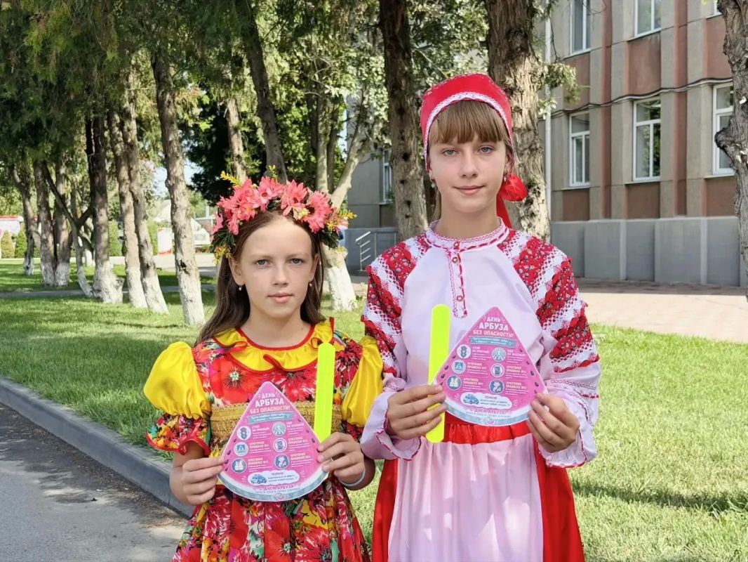 В станице Курской на арбузном фестивале детям напомнили о безопасности на дороге В станице Курской на арбузном фестивале детям напомнили о безопасности на дороге
