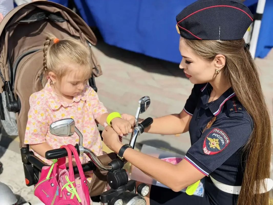 В станице Курской на арбузном фестивале детям напомнили о безопасности на дороге В станице Курской на арбузном фестивале детям напомнили о безопасности на дороге