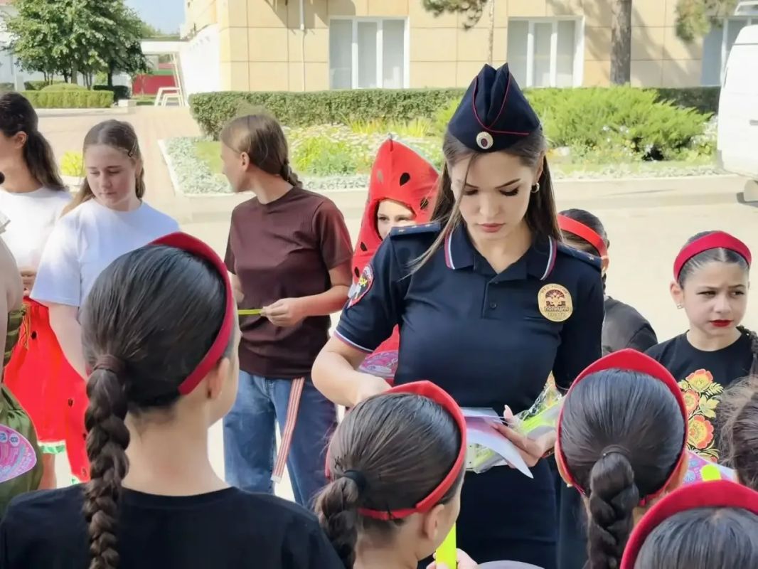 В станице Курской на арбузном фестивале детям напомнили о безопасности на дороге В станице Курской на арбузном фестивале детям напомнили о безопасности на дороге