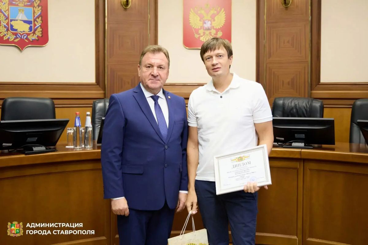 В Ставрополе подвели итоги фестиваля городских цветников и смотр-конкурса «Лучшее летнее кафе» В Ставрополе подвели итоги фестиваля городских цветников и смотр-конкурса «Лучшее летнее кафе»