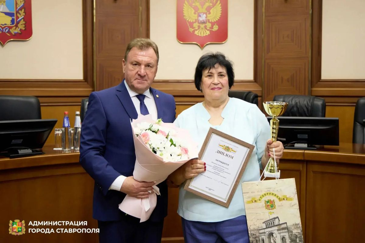 В Ставрополе подвели итоги фестиваля городских цветников и смотр-конкурса «Лучшее летнее кафе» В Ставрополе подвели итоги фестиваля городских цветников и смотр-конкурса «Лучшее летнее кафе»