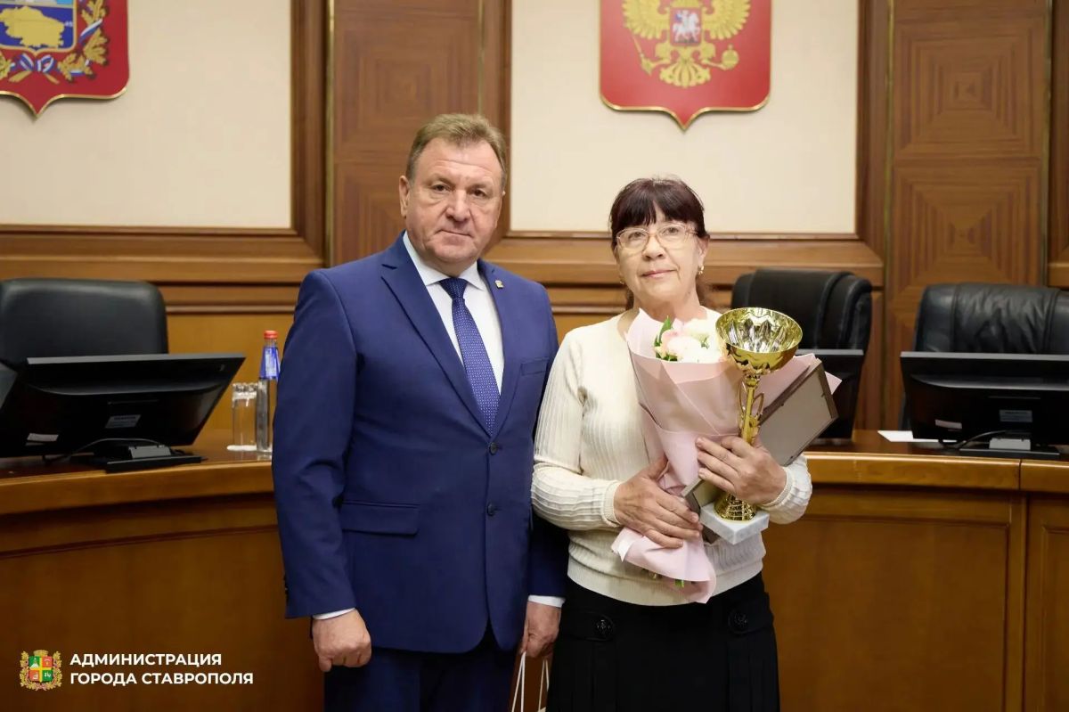 В Ставрополе подвели итоги фестиваля городских цветников и смотр-конкурса «Лучшее летнее кафе» В Ставрополе подвели итоги фестиваля городских цветников и смотр-конкурса «Лучшее летнее кафе»