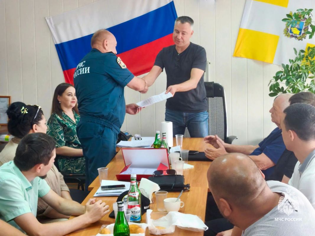 Огнеборцы МЧС Ставрополья оттачивают навыки на промышленных объектах Огнеборцы МЧС Ставрополья оттачивают навыки на промышленных объектах