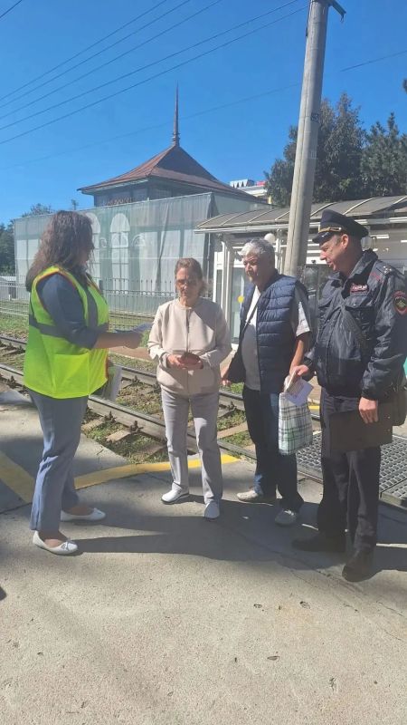 В целях предупреждения детского травматизма, а также пресечения фактов правонарушений и преступлений на объектах транспортной инфраструктуры сотрудниками линейного отдела полиции на станции Кисловодск совместно с... В целях предупреждения детского травматизма, а также пресечения фактов правонарушений и преступлений на объектах транспортной инфраструктуры сотрудниками линейного отдела полиции на станции Кисловодск совместно с...