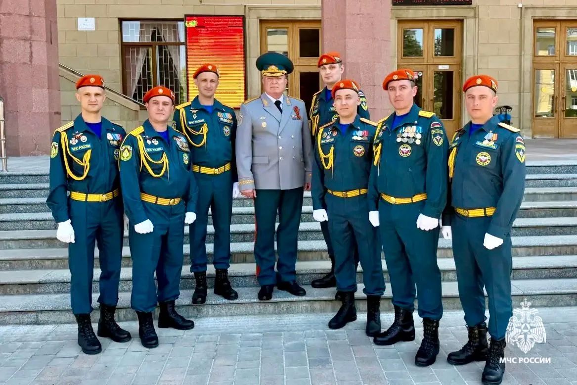 Смывая копоть и сажу: огнеборцы МЧС Ставрополья проводили товарища на заслуженный отдых Смывая копоть и сажу: огнеборцы МЧС Ставрополья проводили товарища на заслуженный отдых