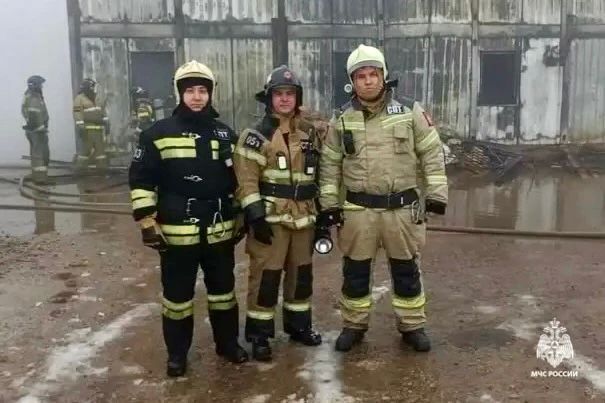 Смывая копоть и сажу: огнеборцы МЧС Ставрополья проводили товарища на заслуженный отдых Смывая копоть и сажу: огнеборцы МЧС Ставрополья проводили товарища на заслуженный отдых