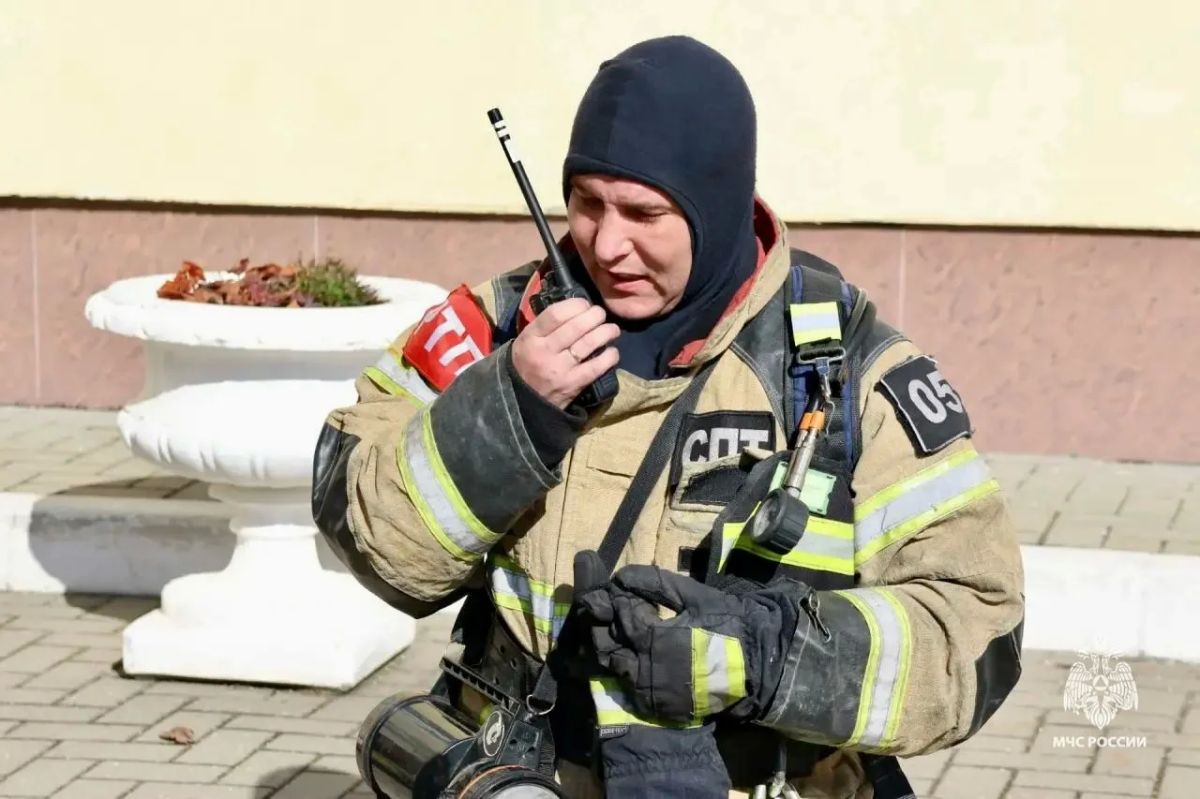 Смывая копоть и сажу: огнеборцы МЧС Ставрополья проводили товарища на заслуженный отдых Смывая копоть и сажу: огнеборцы МЧС Ставрополья проводили товарища на заслуженный отдых