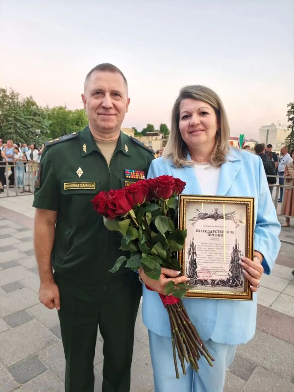 Дмитрий Ворошилов: В День города заместитель начальника национального центра обороны России Министерства обороны Российской Федерации генерал - лейтенант Олег Иванович вручил нашим образовательным учреждениям... Дмитрий Ворошилов: В День города заместитель начальника национального центра обороны России Министерства обороны Российской Федерации генерал - лейтенант Олег Иванович вручил нашим образовательным учреждениям...