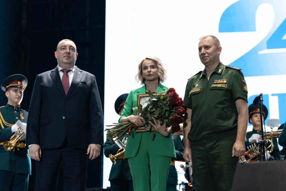 Дмитрий Ворошилов: В День города заместитель начальника национального центра обороны России Министерства обороны Российской Федерации генерал - лейтенант Олег Иванович вручил нашим образовательным учреждениям... Дмитрий Ворошилов: В День города заместитель начальника национального центра обороны России Министерства обороны Российской Федерации генерал - лейтенант Олег Иванович вручил нашим образовательным учреждениям...