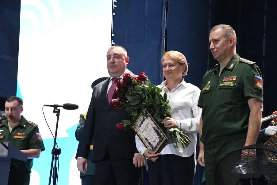 Дмитрий Ворошилов: В День города заместитель начальника национального центра обороны России Министерства обороны Российской Федерации генерал - лейтенант Олег Иванович вручил нашим образовательным учреждениям... Дмитрий Ворошилов: В День города заместитель начальника национального центра обороны России Министерства обороны Российской Федерации генерал - лейтенант Олег Иванович вручил нашим образовательным учреждениям...
