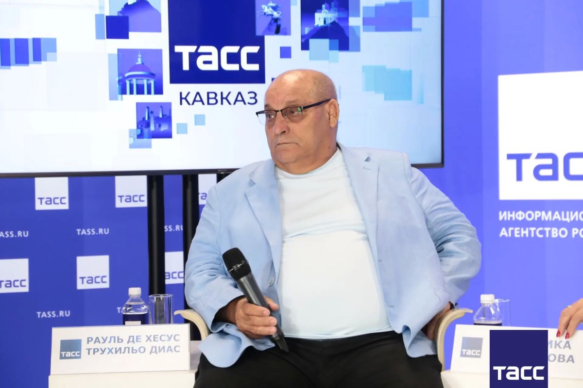 Главное из заявлений, а также фоторепортаж с пресс-конференции в Региональном информационном центре "ТАСС Кавказ", посвященной визиту самого титулованного борца в истории, единственного пятикратного олимпийского чемпиона по... Главное из заявлений, а также фоторепортаж с пресс-конференции в Региональном информационном центре "ТАСС Кавказ", посвященной визиту самого титулованного борца в истории, единственного пятикратного олимпийского чемпиона по...