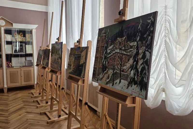 «Пятигорск в красках»: в музейном фойе Театра оперетты работает персональная выставка художника Игоря Хоронько «Пятигорск в красках»: в музейном фойе Театра оперетты работает персональная выставка художника Игоря Хоронько