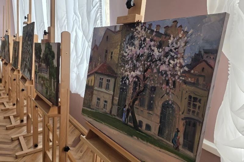 «Пятигорск в красках»: в музейном фойе Театра оперетты работает персональная выставка художника Игоря Хоронько «Пятигорск в красках»: в музейном фойе Театра оперетты работает персональная выставка художника Игоря Хоронько