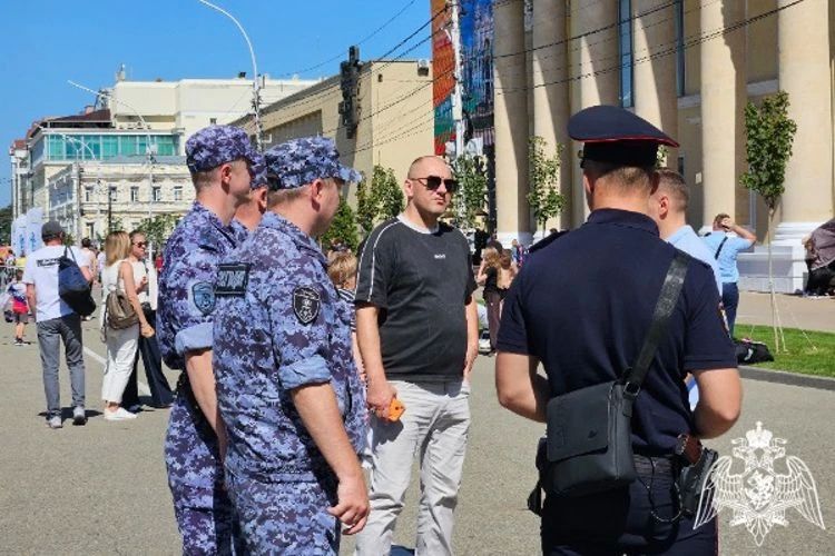 Росгвардейцы обеспечили безопасность во время празднования Дня города и Дня Ставропольского края Росгвардейцы обеспечили безопасность во время празднования Дня города и Дня Ставропольского края