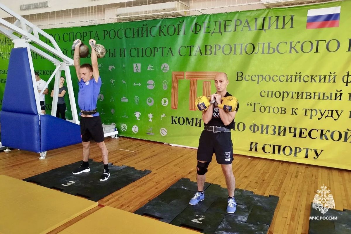 Как стальные мышцы и огненный дух пожарных покоряли гиревой турнир в Буденновске Как стальные мышцы и огненный дух пожарных покоряли гиревой турнир в Буденновске