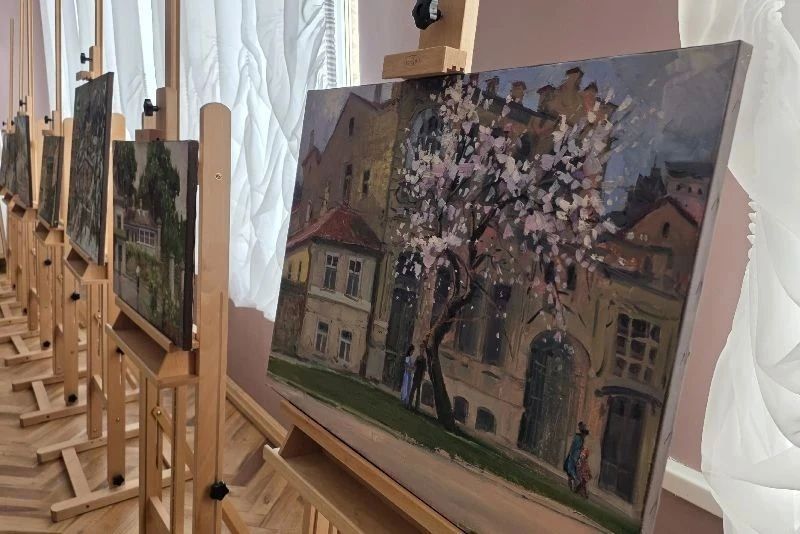 «Пятигорск в красках»: в музейном фойе Театра оперетты работает персональная выставка художника Игоря Хоронько «Пятигорск в красках»: в музейном фойе Театра оперетты работает персональная выставка художника Игоря Хоронько