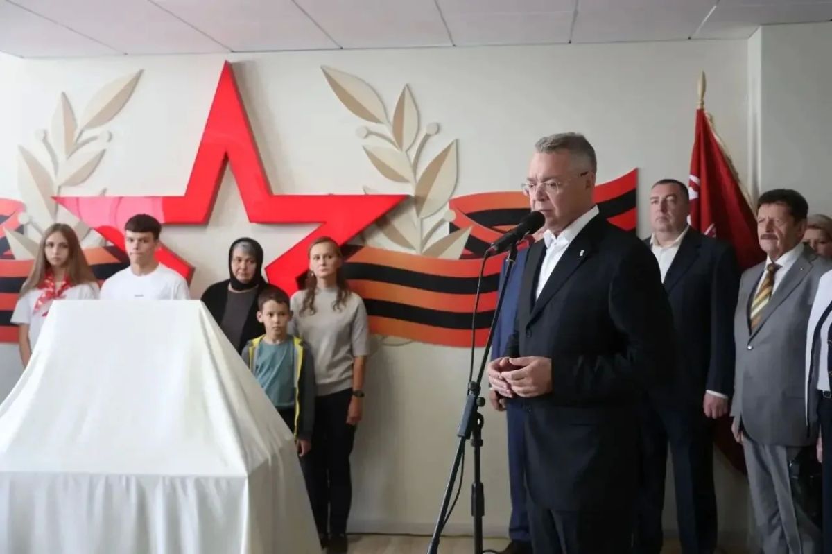 Парту Героя в память об участнике СВО Иване Каширине открыли в Ессентуках Парту Героя в память об участнике СВО Иване Каширине открыли в Ессентуках