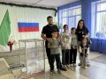 Многодетная семья Дамировых из Андроповского округа пришла на выборы всей семьёй