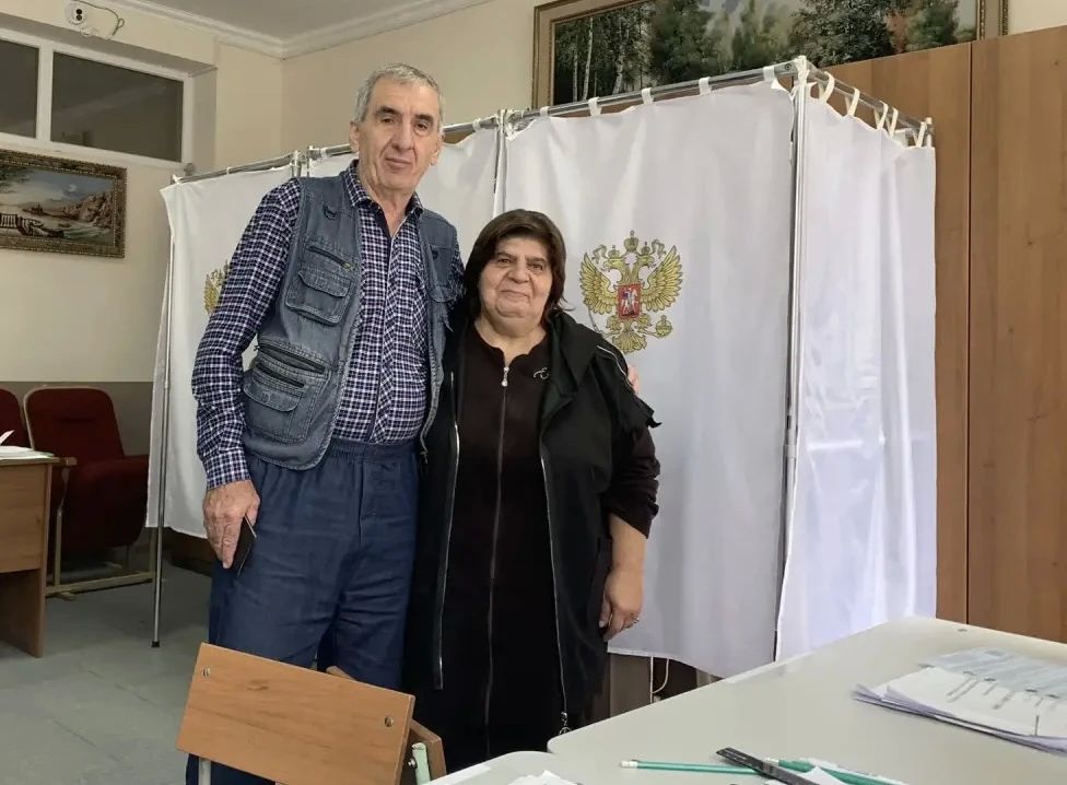 На наших избирательных участках встречаются самые разные люди, и у каждого своя история