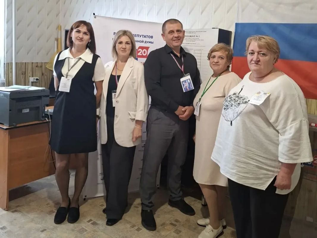 СТАРТОВАЛ ПОСЛЕДНИЙ ДЕНЬ ГОЛОСОВАНИЯ Ровно в 8:00 утра под звуки Гимна России в Ставропольском крае торжественно открылись все избирательные участки СТАРТОВАЛ ПОСЛЕДНИЙ ДЕНЬ ГОЛОСОВАНИЯ Ровно в 8:00 утра под звуки Гимна России в Ставропольском крае торжественно открылись все избирательные участки