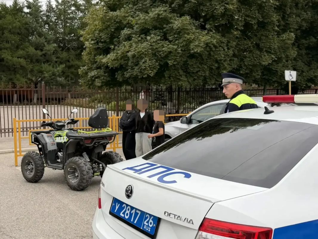 Сотрудники Госавтоинспекции в Курском округе отстранили 15-летнюю девочку от управления квадроциклом