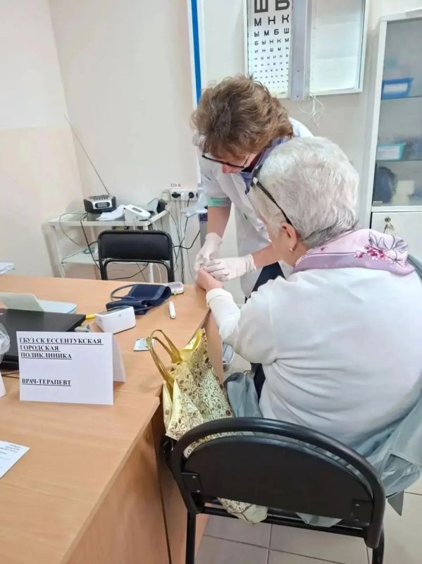63 жителя Ессентуков прошли обследование на выездном приёме! 63 жителя Ессентуков прошли обследование на выездном приёме!