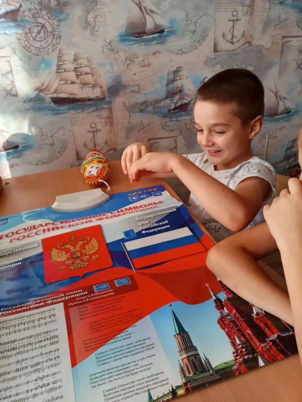 «С гордостью о России»: в «Гавани» прошло занятие о главных символах страны В отделении социальной реабилитации Невинномысского СРЦН «Гавань» «С гордостью о России»: в «Гавани» прошло занятие о главных символах страны В отделении социальной реабилитации Невинномысского СРЦН «Гавань»