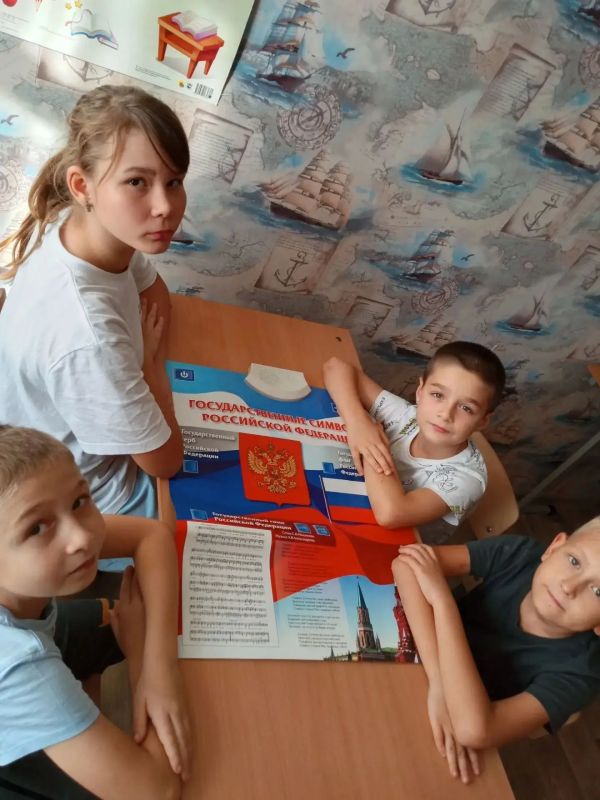 «С гордостью о России»: в «Гавани» прошло занятие о главных символах страны В отделении социальной реабилитации Невинномысского СРЦН «Гавань»
