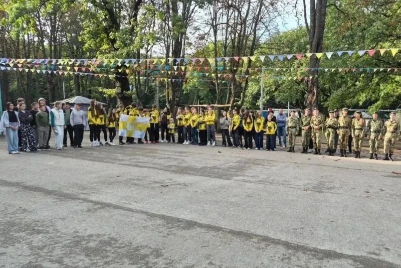 Соревнуются юные спасатели Соревнуются юные спасатели
