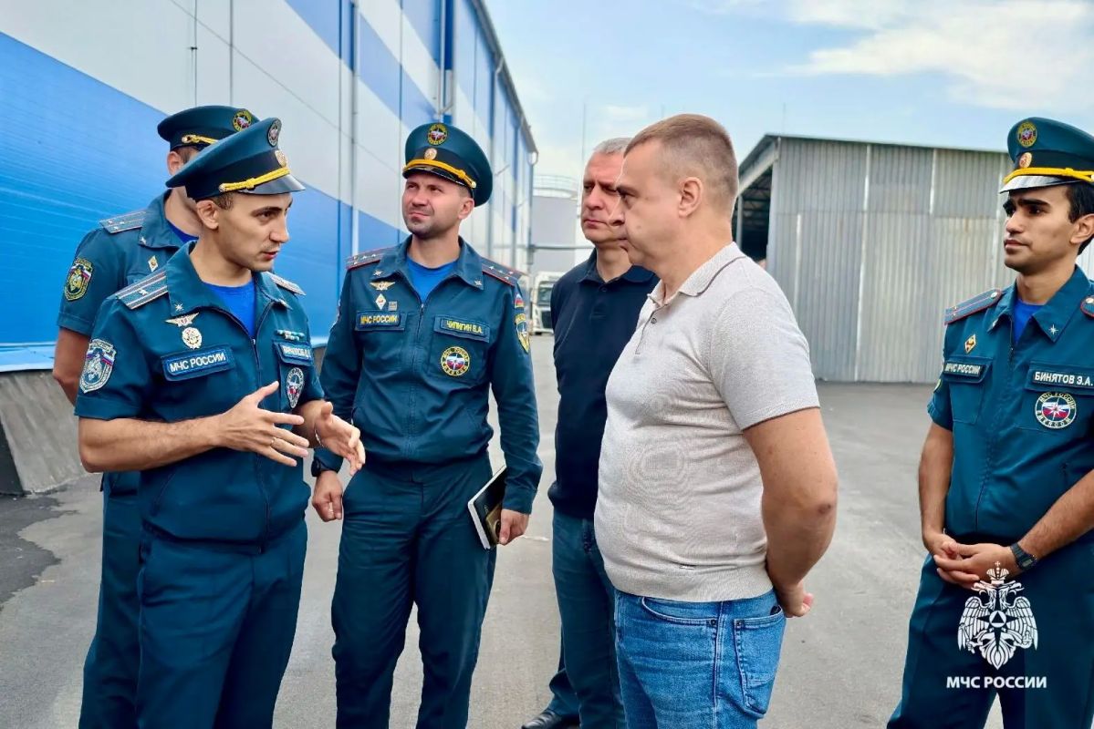 Огнеборцы МЧС Ставрополья в рамках учений ликвидировали пожара на заводе пенополиуретана Огнеборцы МЧС Ставрополья в рамках учений ликвидировали пожара на заводе пенополиуретана