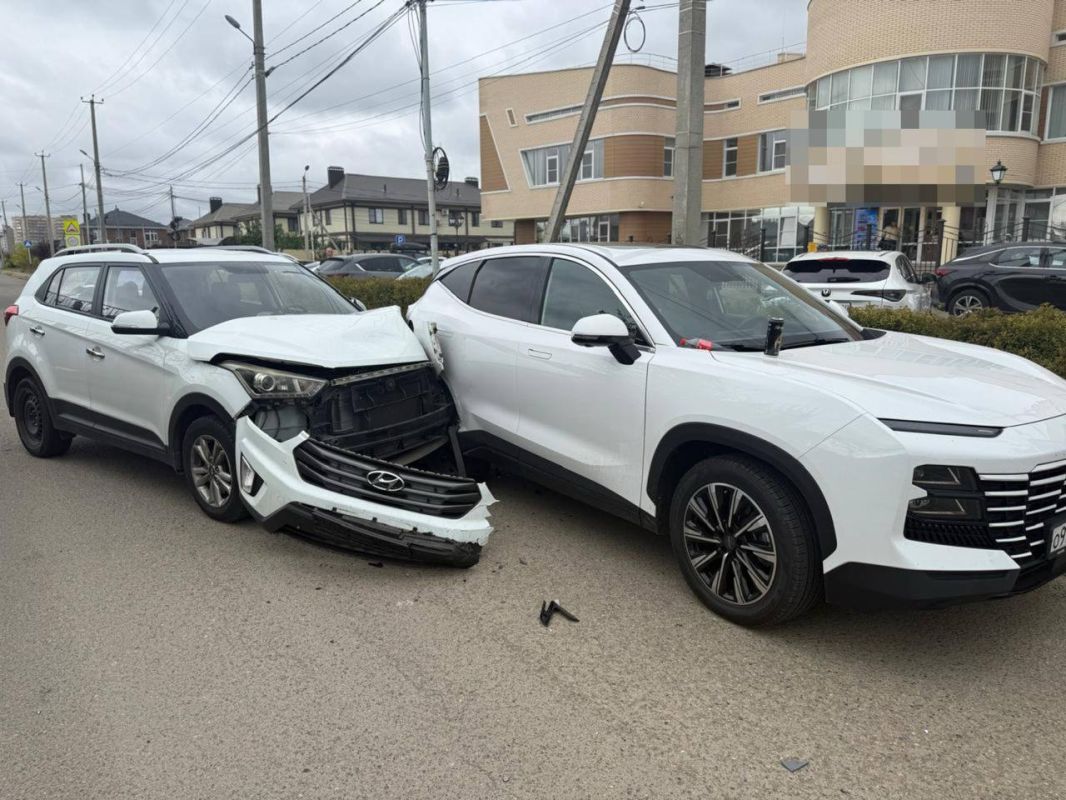 В Ставрополе произошло ДТП с участием припаркованного автомобиля, пострадал несовершеннолетний пассажир В Ставрополе произошло ДТП с участием припаркованного автомобиля, пострадал несовершеннолетний пассажир