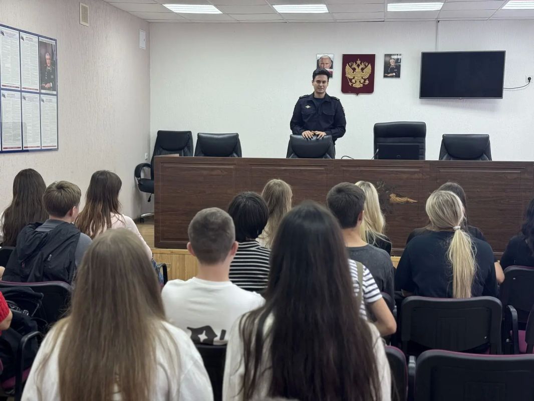 В Ставрополе школьники посетили с экскурсией городское управление МВД В Ставрополе школьники посетили с экскурсией городское управление МВД