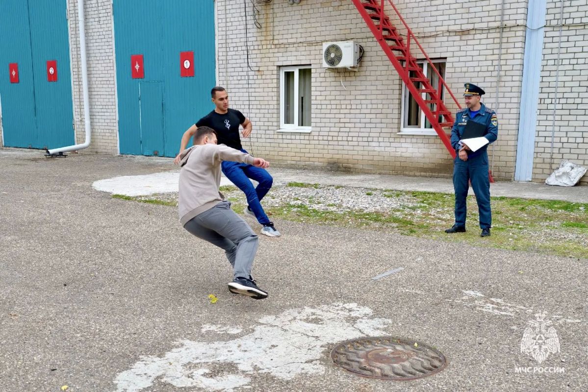 В МЧС Ставрополья продолжаются занятия с личным составом по служебной подготовке В МЧС Ставрополья продолжаются занятия с личным составом по служебной подготовке