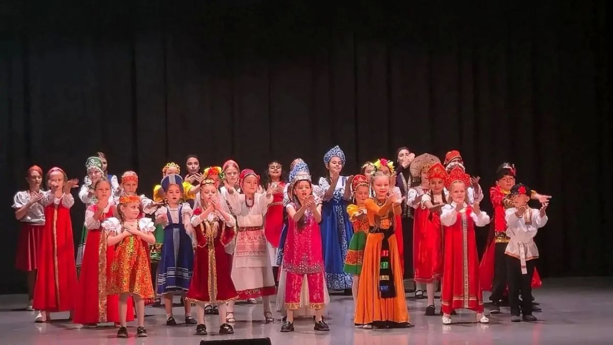 Сегодня в Ессентуках в Городском Доме Культуры прошёл фестиваль флешмобов - он был посвящён годовщине присоединения ДНР, ЛНР, Запорожской и Херсонской областей к России Сегодня в Ессентуках в Городском Доме Культуры прошёл фестиваль флешмобов - он был посвящён годовщине присоединения ДНР, ЛНР, Запорожской и Херсонской областей к России