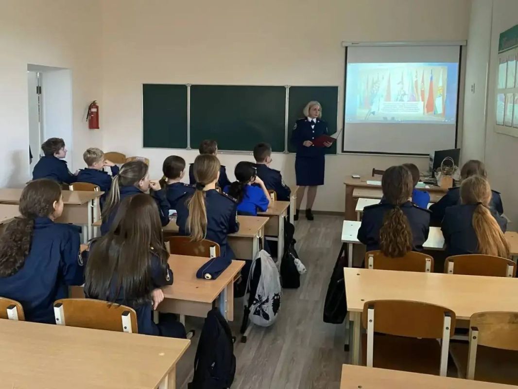 В Ставропольском крае следователи СКР провели патриотические уроки для учащихся профильных кадетских классов СК России В Ставропольском крае следователи СКР провели патриотические уроки для учащихся профильных кадетских классов СК России