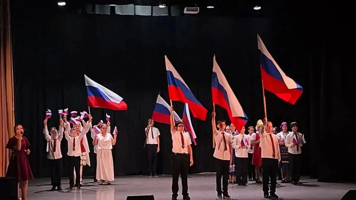 Сегодня в Ессентуках в Городском Доме Культуры прошёл фестиваль флешмобов - он был посвящён годовщине присоединения ДНР, ЛНР, Запорожской и Херсонской областей к России Сегодня в Ессентуках в Городском Доме Культуры прошёл фестиваль флешмобов - он был посвящён годовщине присоединения ДНР, ЛНР, Запорожской и Херсонской областей к России