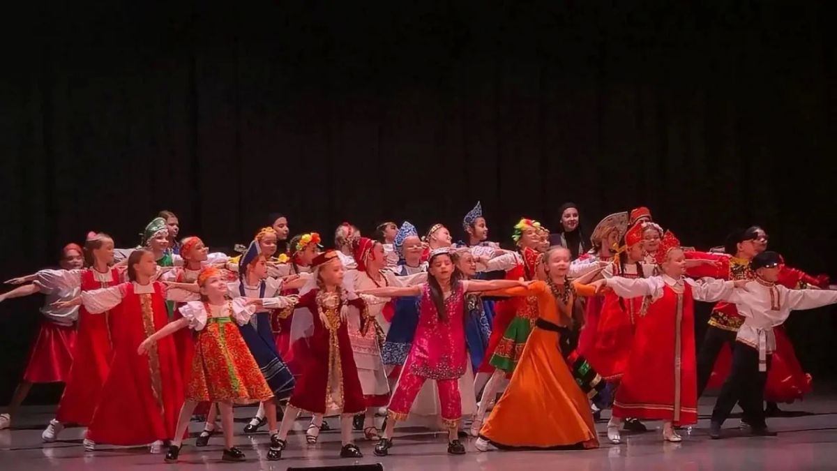 Сегодня в Ессентуках в Городском Доме Культуры прошёл фестиваль флешмобов - он был посвящён годовщине присоединения ДНР, ЛНР, Запорожской и Херсонской областей к России Сегодня в Ессентуках в Городском Доме Культуры прошёл фестиваль флешмобов - он был посвящён годовщине присоединения ДНР, ЛНР, Запорожской и Херсонской областей к России
