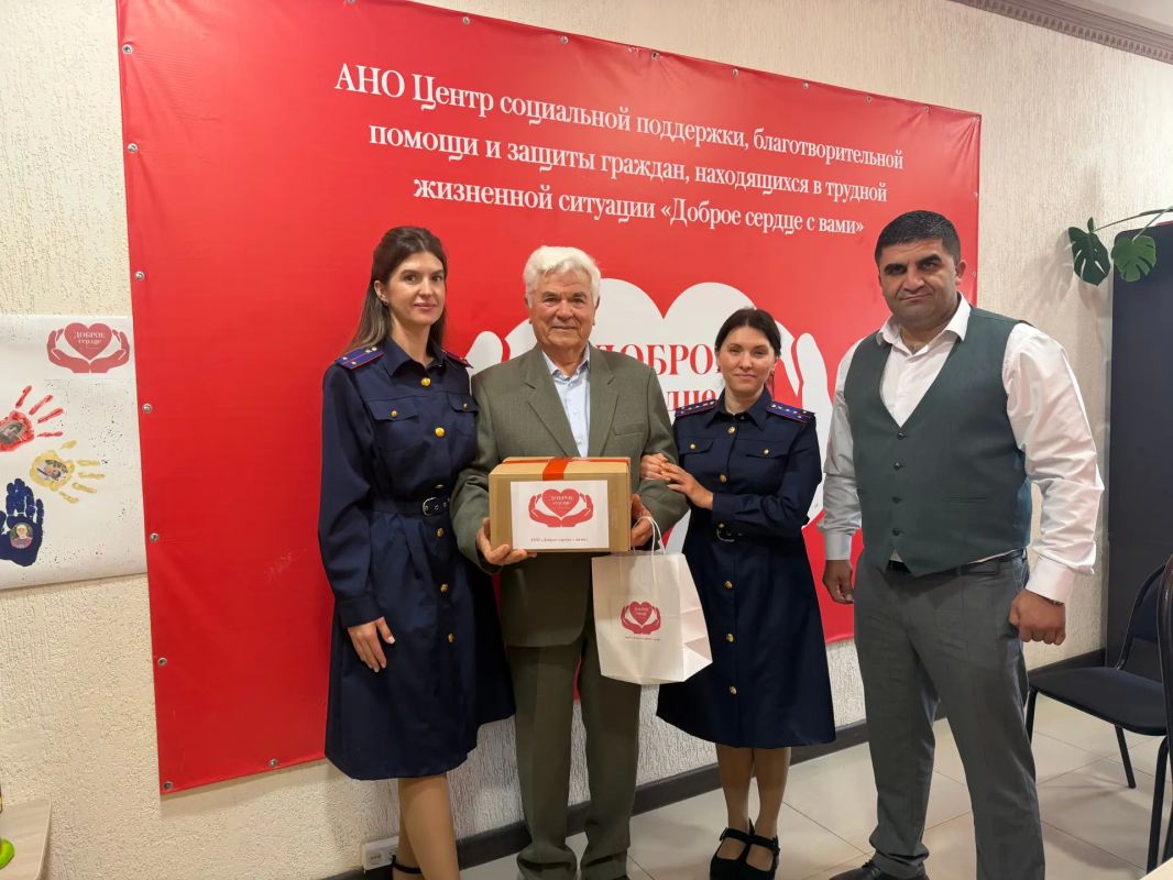 В Ставропольском крае следователи СКР поздравили старшее поколение с Международным днем пожилых людей