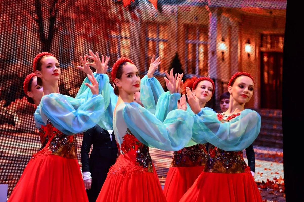 Низкий поклон учителям. В преддверии профессионального праздника педагогов в Ставропольском Дворце детского творчества прошла торжественная церемония их чествования, ставшая настоящим парадом достижений Низкий поклон учителям. В преддверии профессионального праздника педагогов в Ставропольском Дворце детского творчества прошла торжественная церемония их чествования, ставшая настоящим парадом достижений