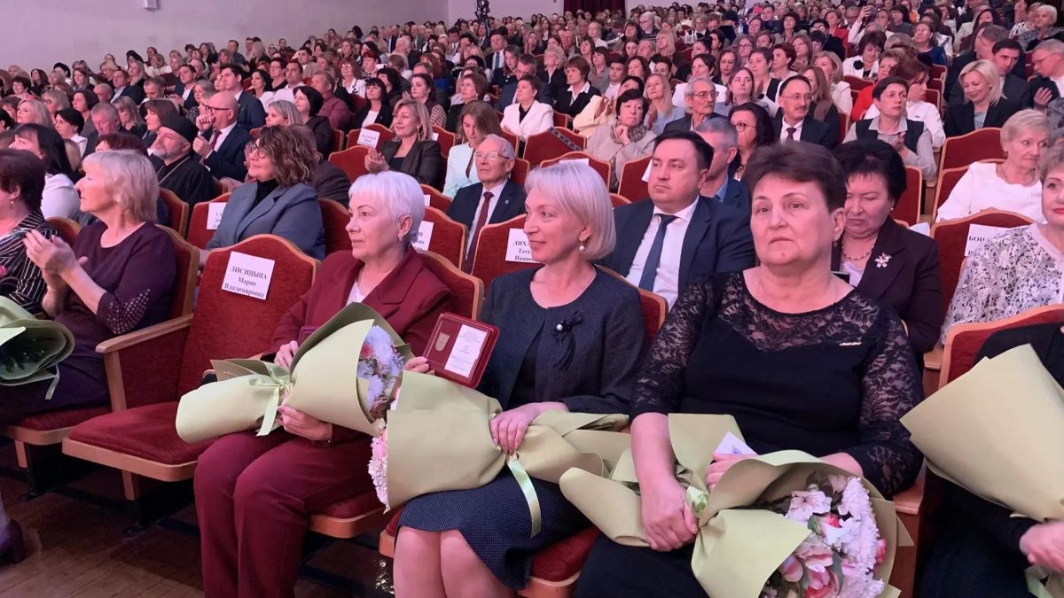 Педагогов Ставрополья сегодня чествуют в краевом Дворце детского творчества Педагогов Ставрополья сегодня чествуют в краевом Дворце детского творчества