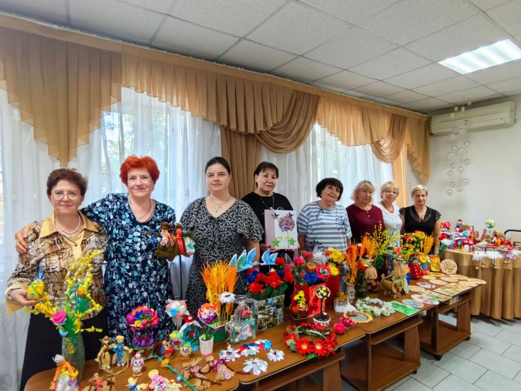 «Мой цветущий Ставропольский край»: в Ипатовском ЦСОН завершилась выставка творческих работ