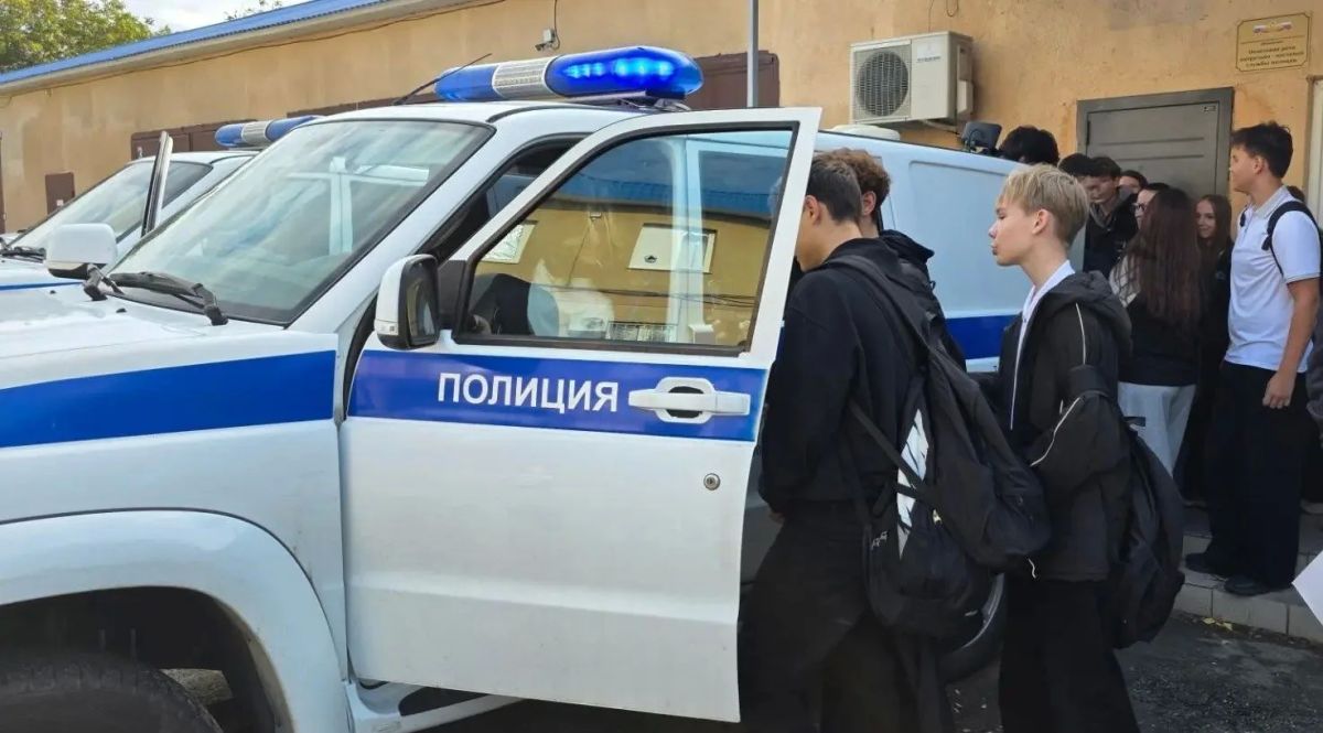 В Отделе МВД России «Шпаковский» прошла познавательная экскурсия для школьников В Отделе МВД России «Шпаковский» прошла познавательная экскурсия для школьников