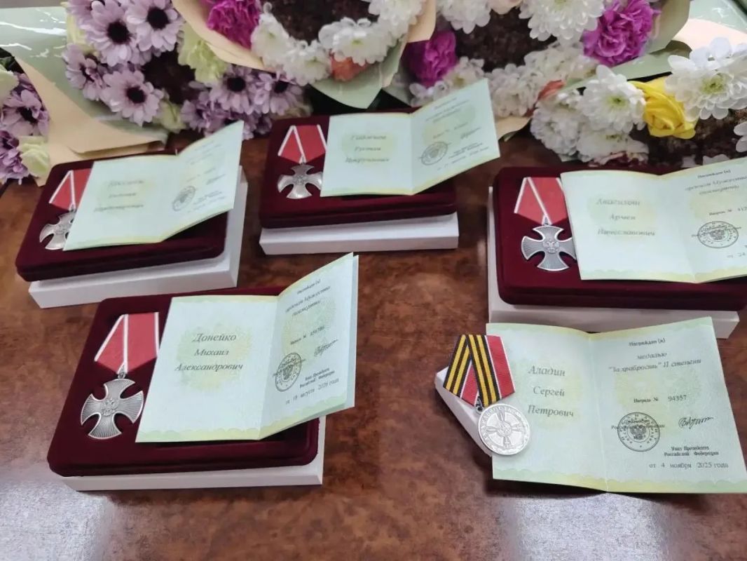 Семьям погибших на СВО земляков вручили награды в Андроповском округе