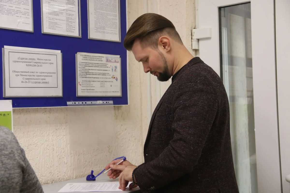 На Ставрополье полицейские и представители Общественного совета при краевом Главке сдали донорскую кровь На Ставрополье полицейские и представители Общественного совета при краевом Главке сдали донорскую кровь