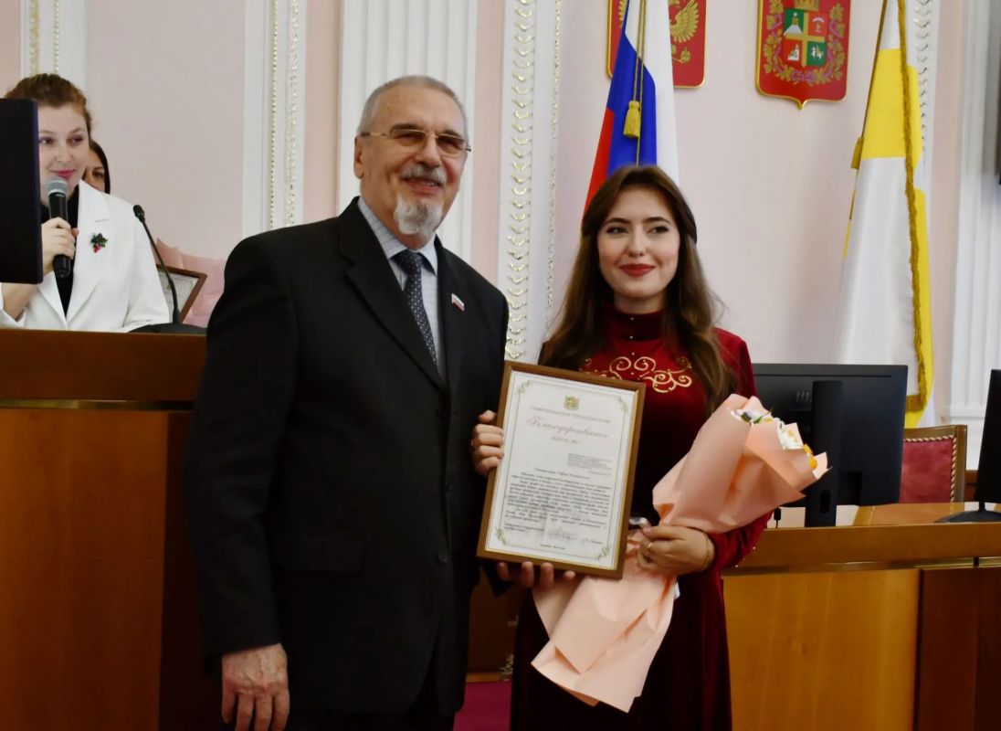 В Ставрополе наградили преподавателей детских школ искусств В Ставрополе наградили преподавателей детских школ искусств
