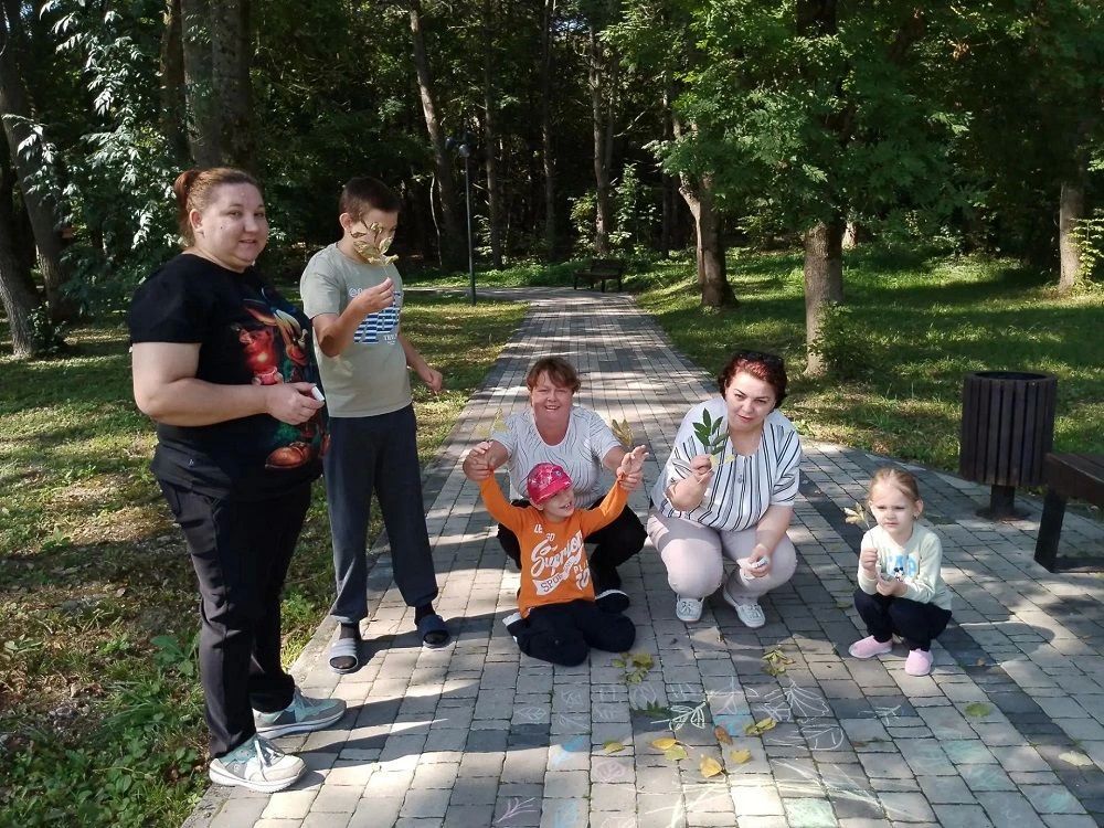 Конкурс рисунков на асфальте «Золотая осень» в центре «Заря» Конкурс рисунков на асфальте «Золотая осень» в центре «Заря»