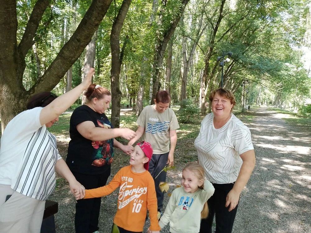 Конкурс рисунков на асфальте «Золотая осень» в центре «Заря» Конкурс рисунков на асфальте «Золотая осень» в центре «Заря»