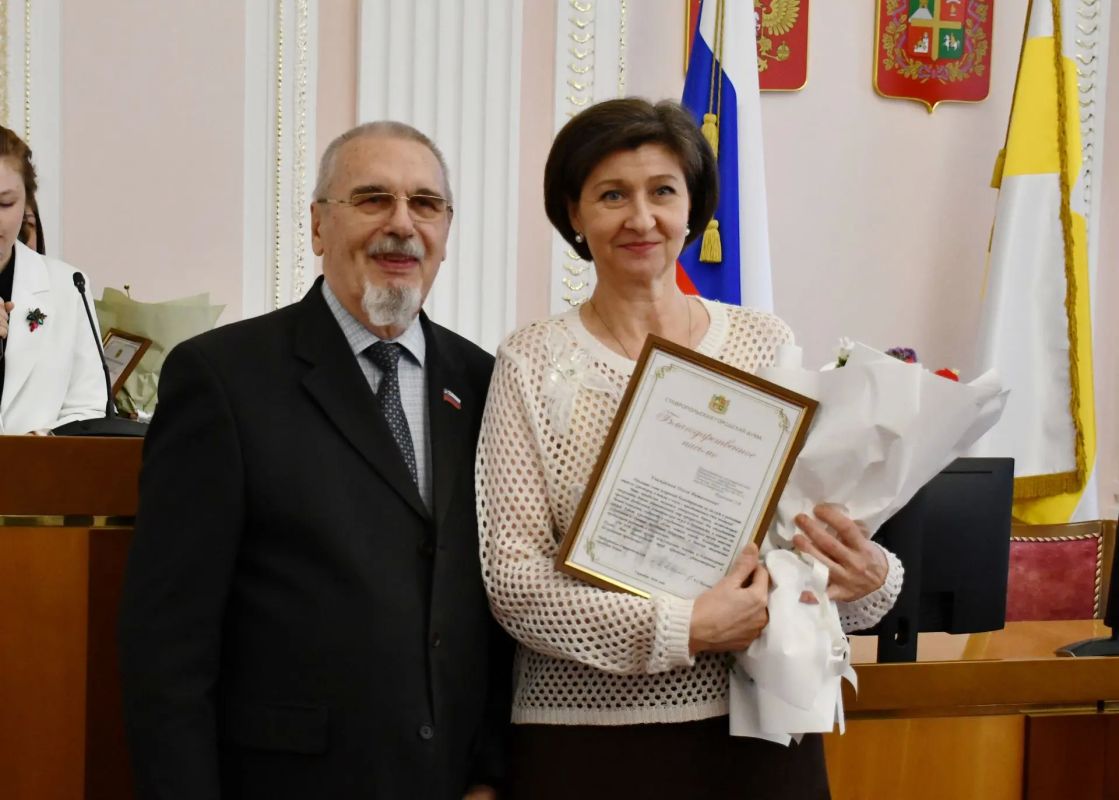 В Ставрополе наградили преподавателей детских школ искусств В Ставрополе наградили преподавателей детских школ искусств